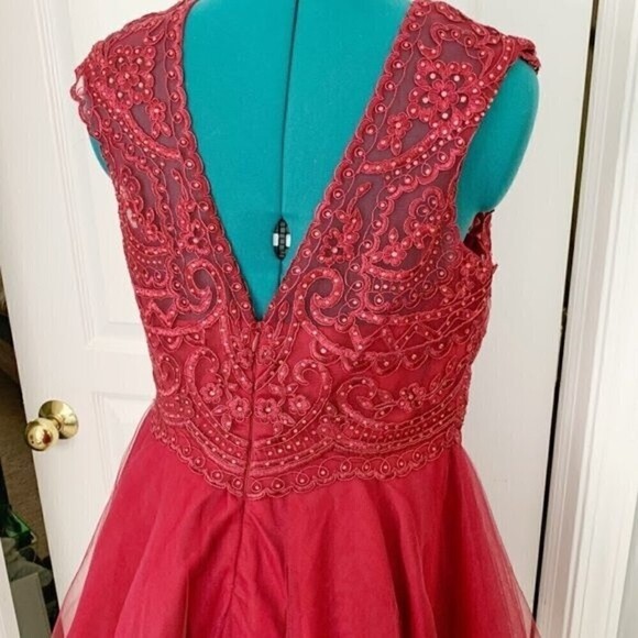 Homecoming Prom Party Sleeveless Beaded Lace Floral Tulle Lined Skater Dress - Picture 11 of 13